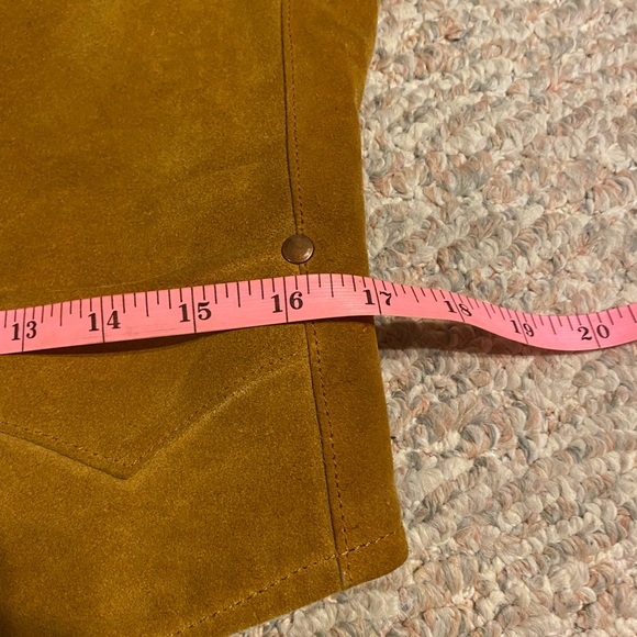 Suede leather and Sherpa vintage vest - Picture 10 of 13